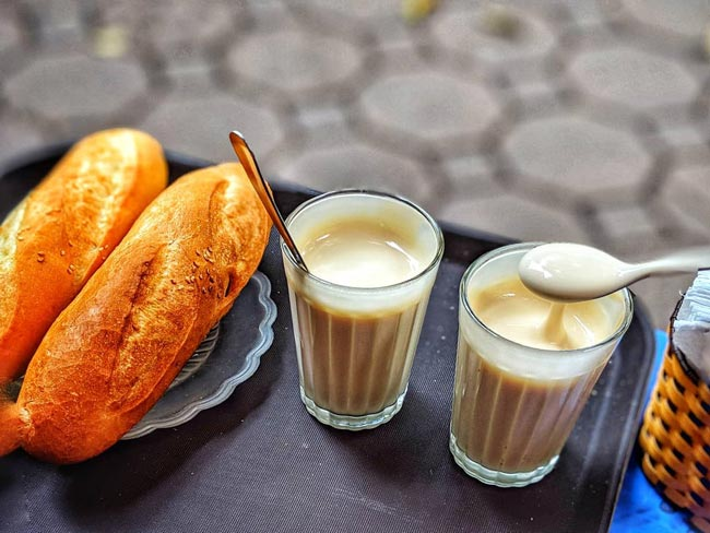 Ăn gì ở phố cổ Hà Nội - Bánh mì kem trứng