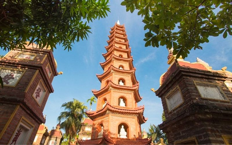 Bảo Tháp Lục Độ Đài Sen