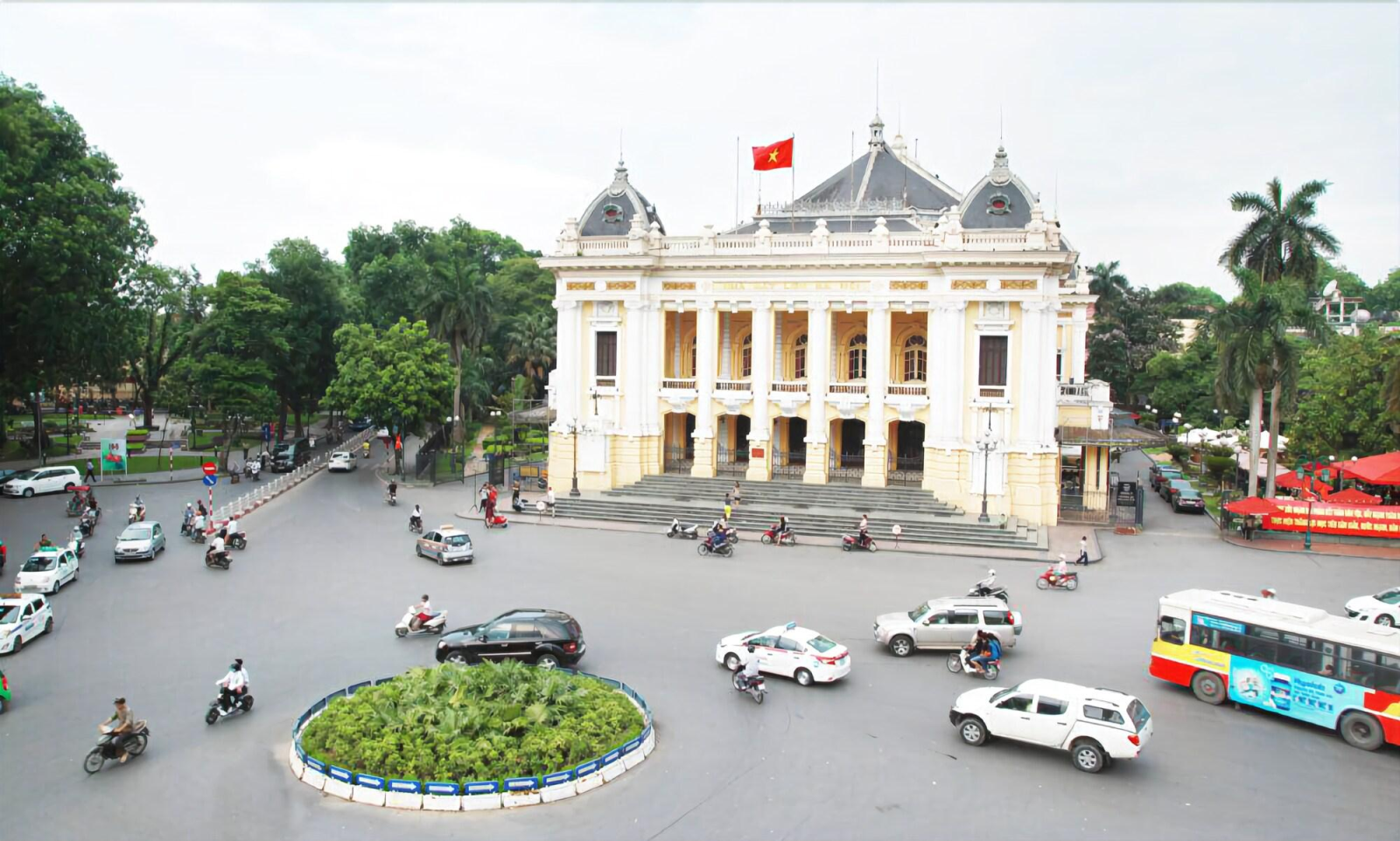 Hướng dẫn di chuyển đến Nhà hát Lớn