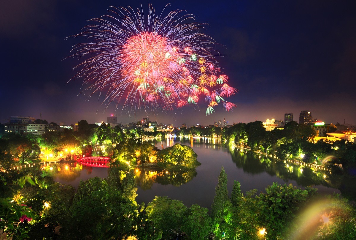 Countdown party at Hoan Kiem Lake 