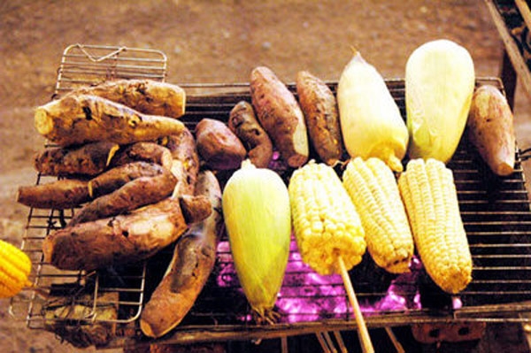 Grilled corn and baked sweet potatoes 
