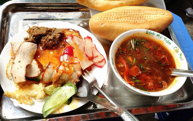 bánh mỳ sốt vang