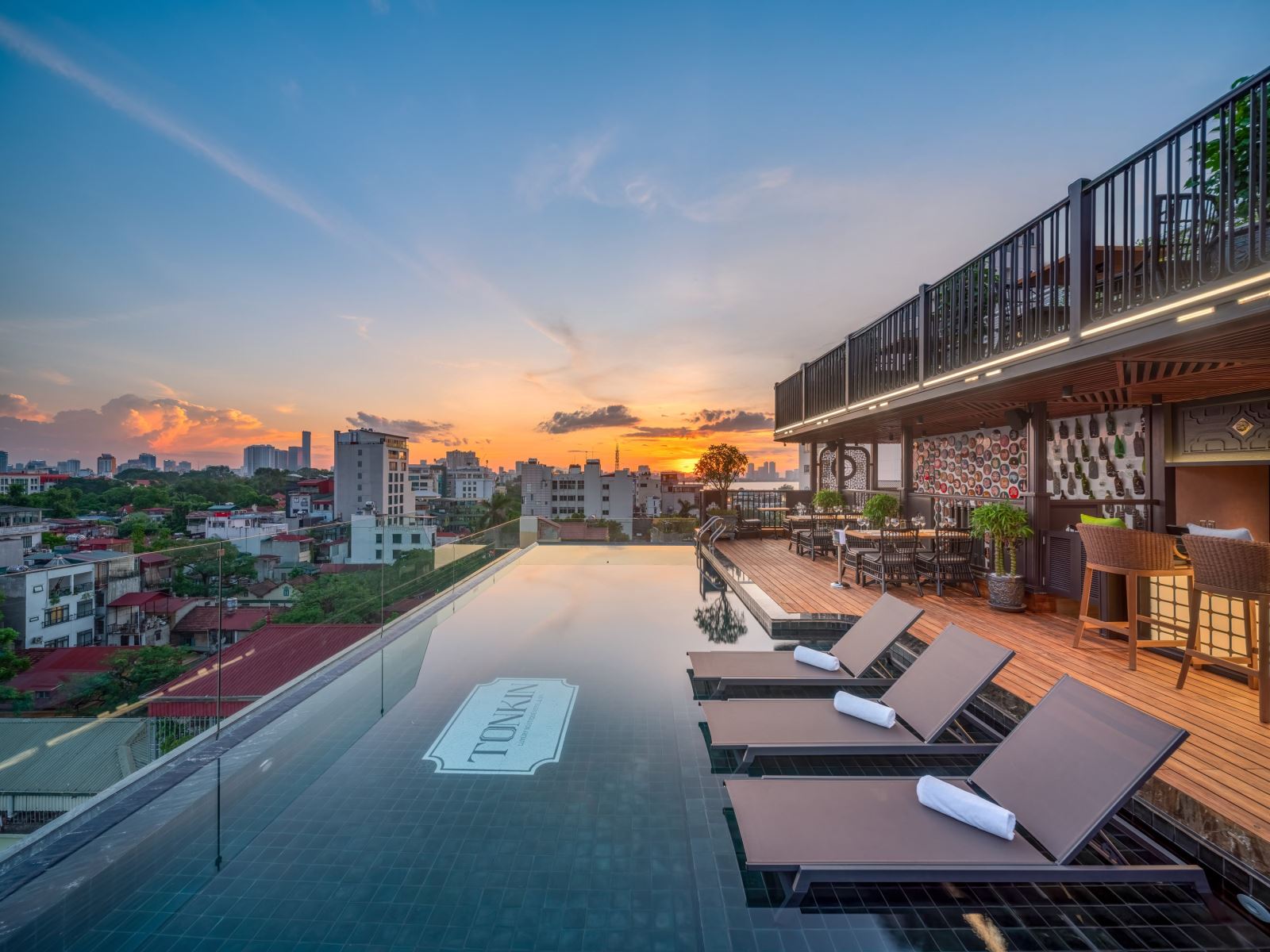 Nón Skybar invites you to savor a handcrafted cocktail while taking in the sparkling cityscape
