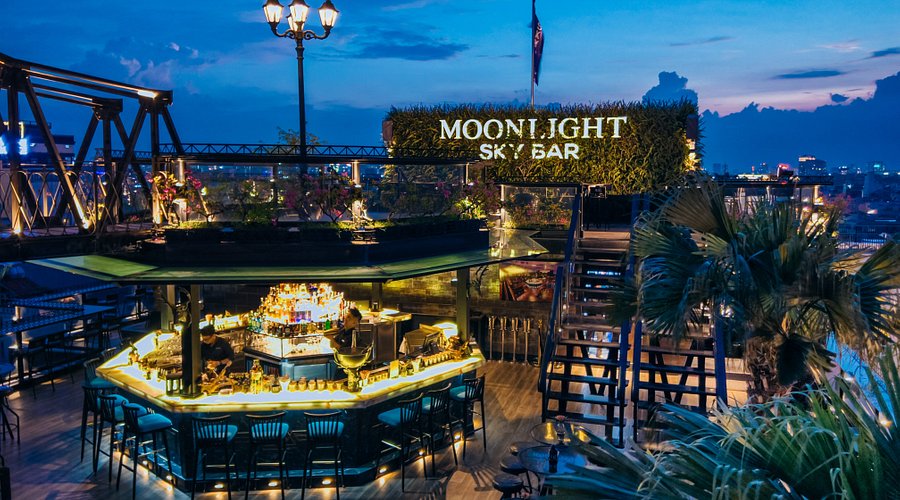 moonlight sky bar