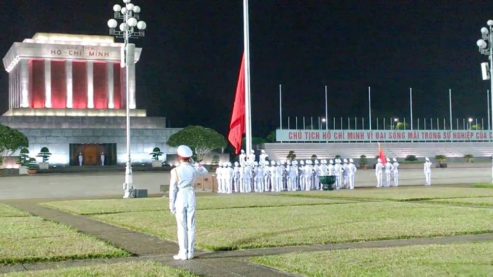 nghi lễ hạ cờ