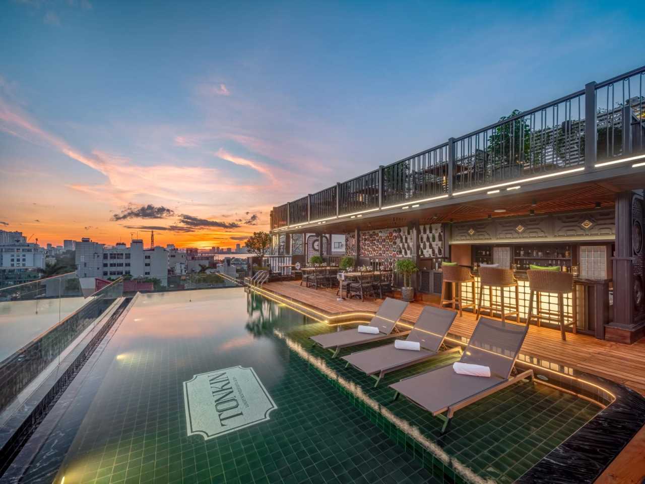 Tonkin Luxury Boutique Hotel & Spa – A relaxing space with an infinity pool and stunning city views