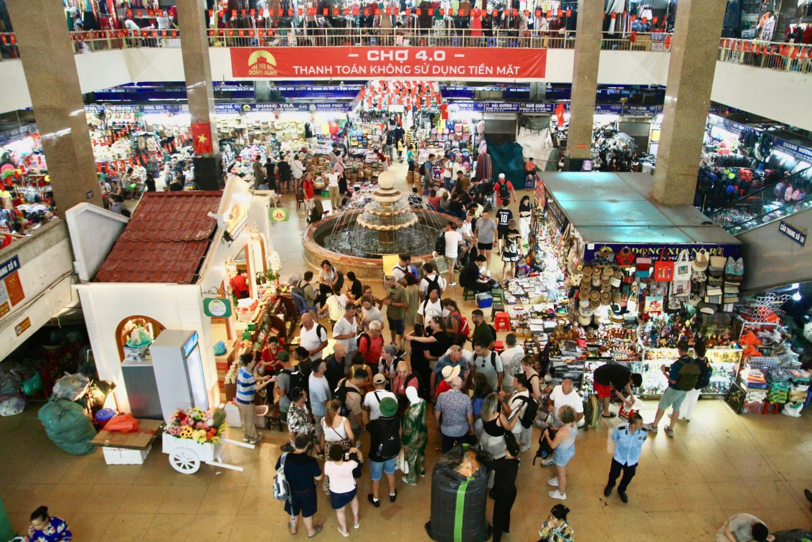 Dong Xuan Market (Source: congly)