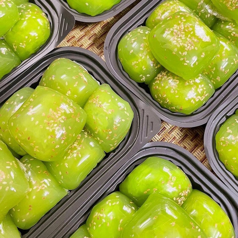 Món bánh dẻo dai, nhân đậu ngọt ngào này là đặc sản Hà Nội mỗi dịp lễ tết, cưới hỏi (Nguồn: langcomvong)