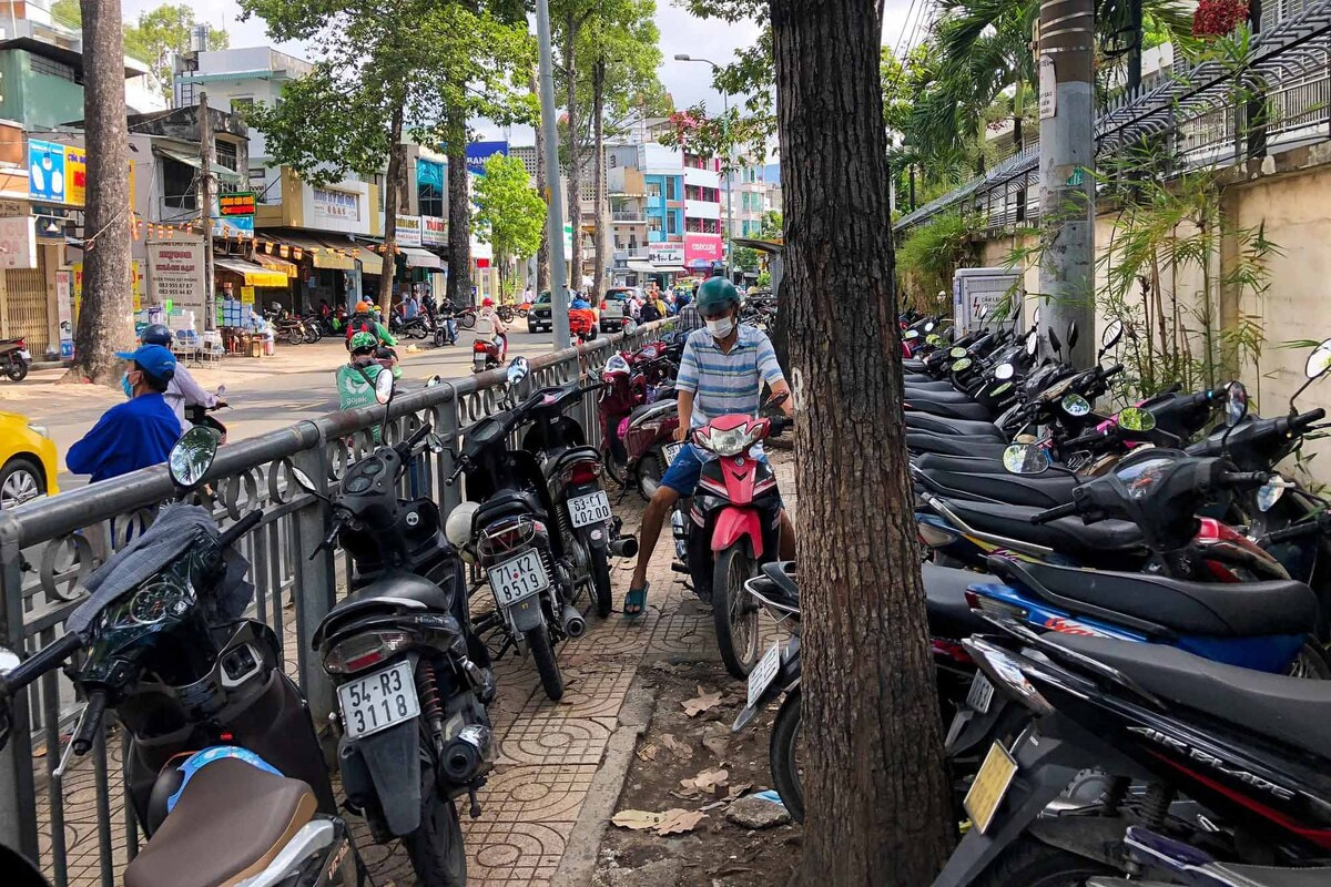 Khu vực gửi xe quanh Bảo tàng Hồ Chí Minh (Nguồn: VinWonders)