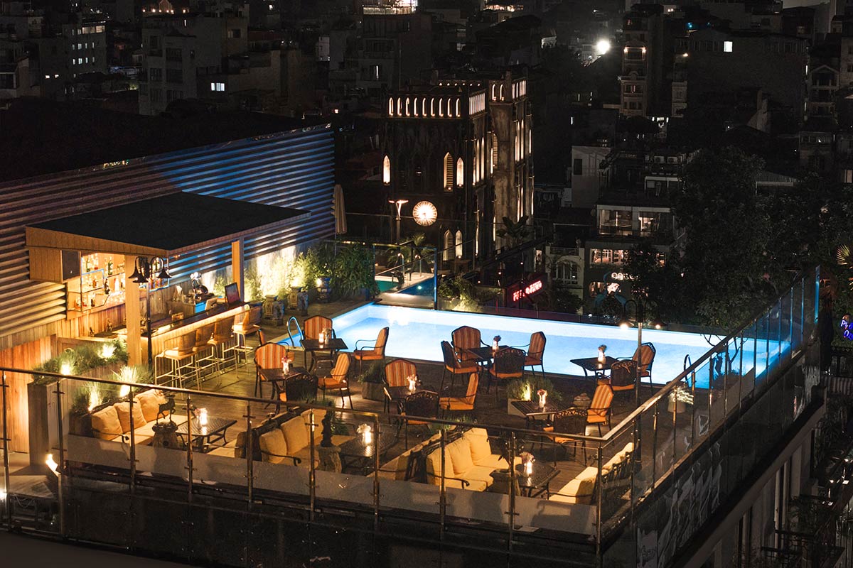 tipsy pool bar
